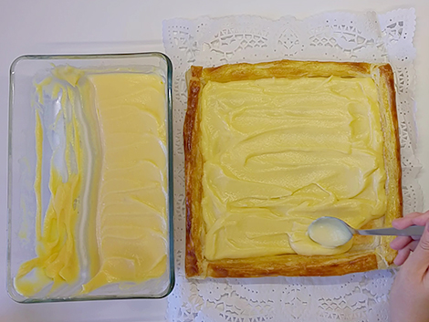 Pastís de pasta de full amb fruita i crema, fruita, crema